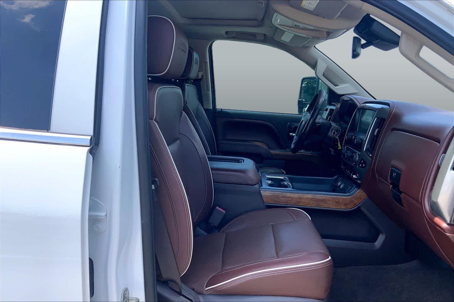 Used 2016 Summit White Chevrolet High Country image 8