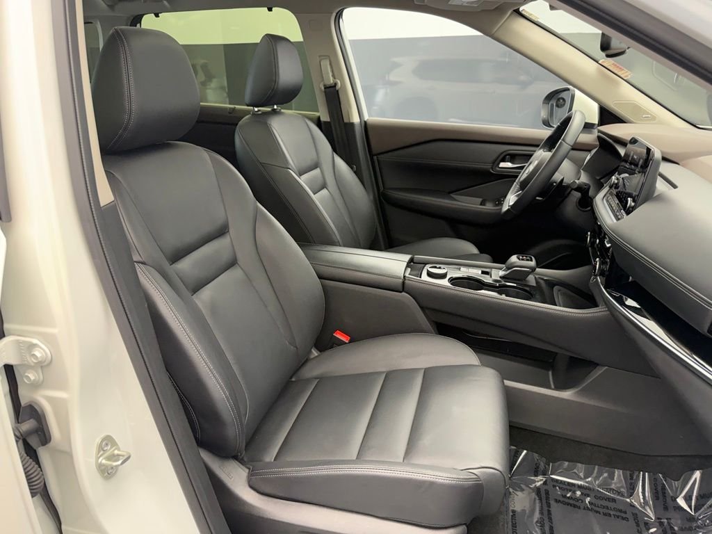 Used 2023 White Nissan SL image 68