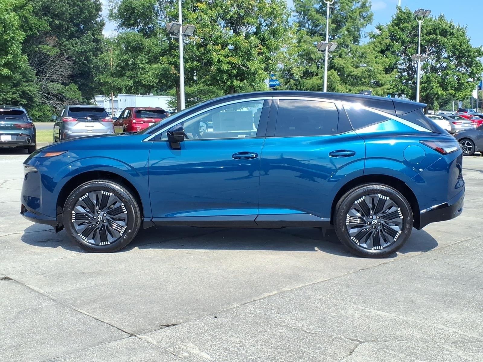 New 2026 Aurora Blue Pearl Metallic / Super Black Two-tone Nissan Platinum image 3