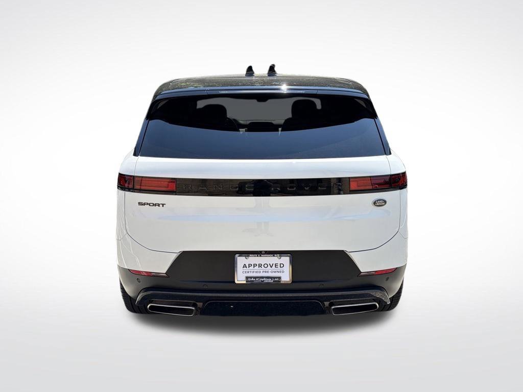 Used 2023 White Land Rover SE image 6