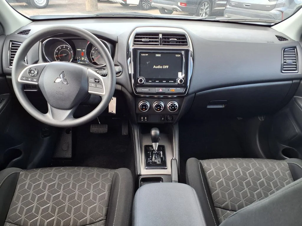 Used 2026 White Mitsubishi 2.0 SE image 11