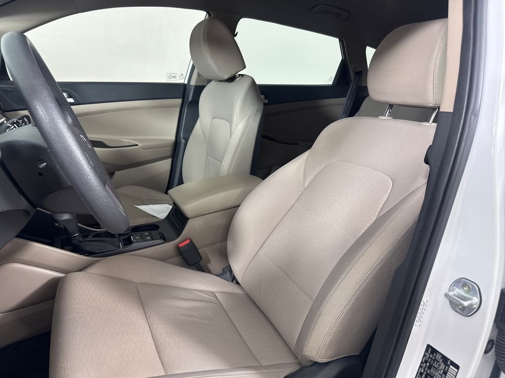 Used 2019 White Hyundai SE image 19