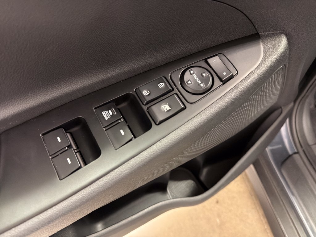 Used 2019 Blue Hyundai SE image 22