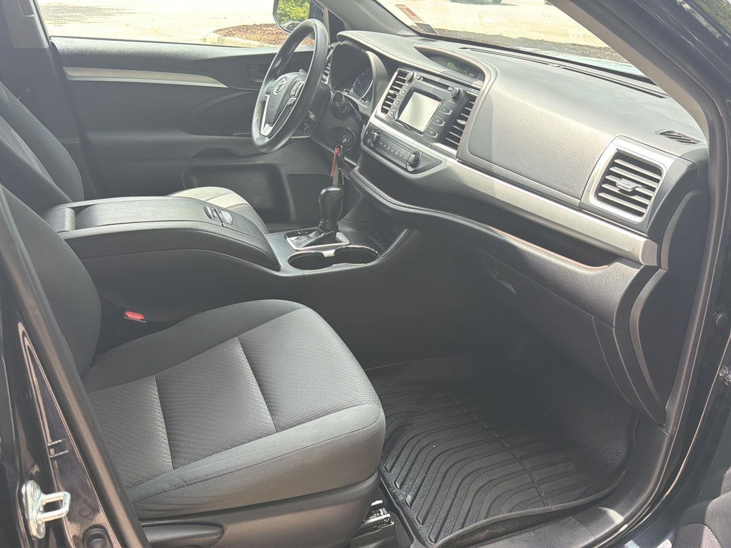 Used 2019  Toyota LE image 15