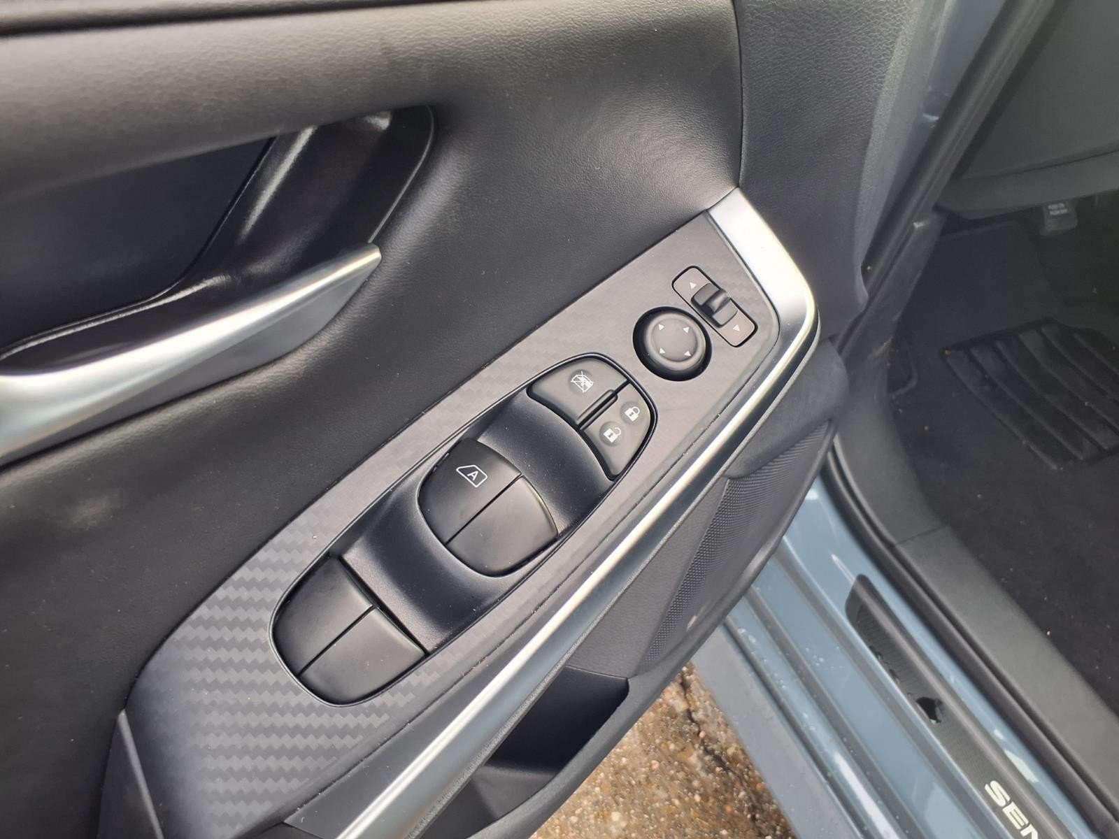 Used 2025  Nissan SR image 18