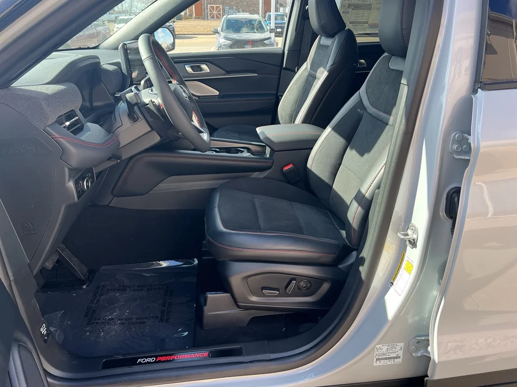 2026 Ford Explorer ST - Photo 13