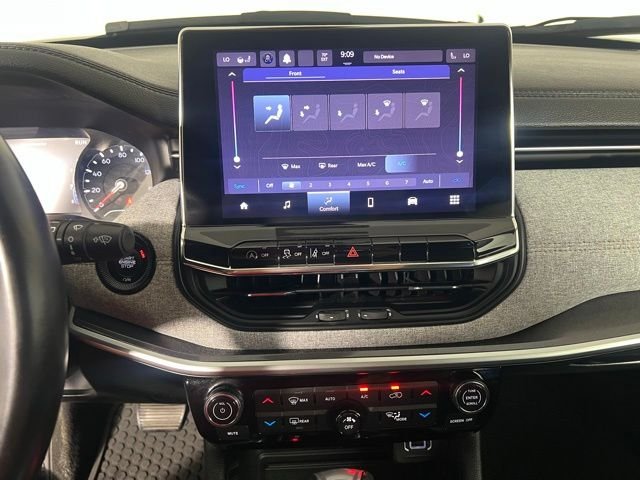 Certified Used 2022 White Jeep Latitude Lux image 21