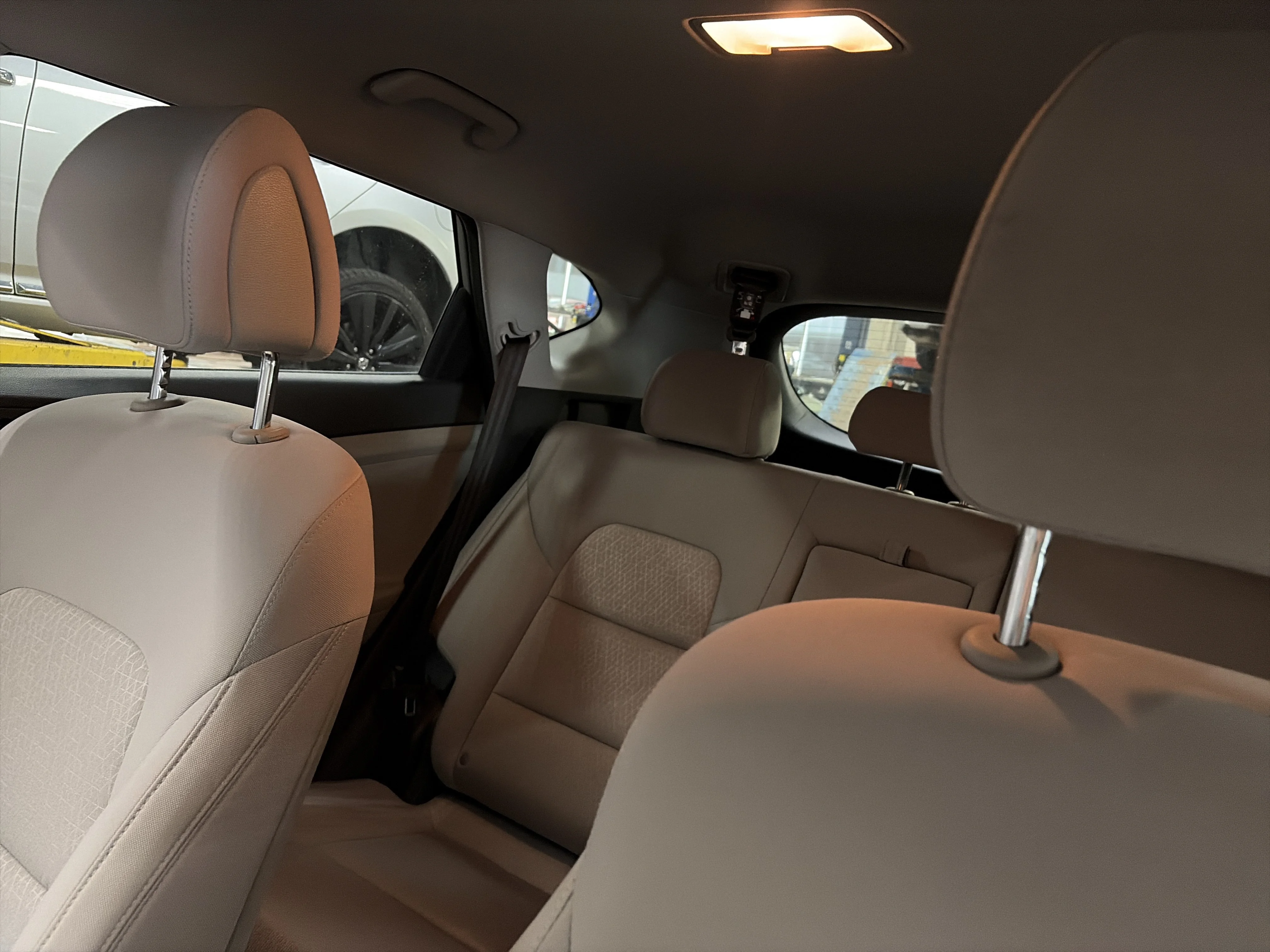 Used 2017 Molten Silver Hyundai SE image 11