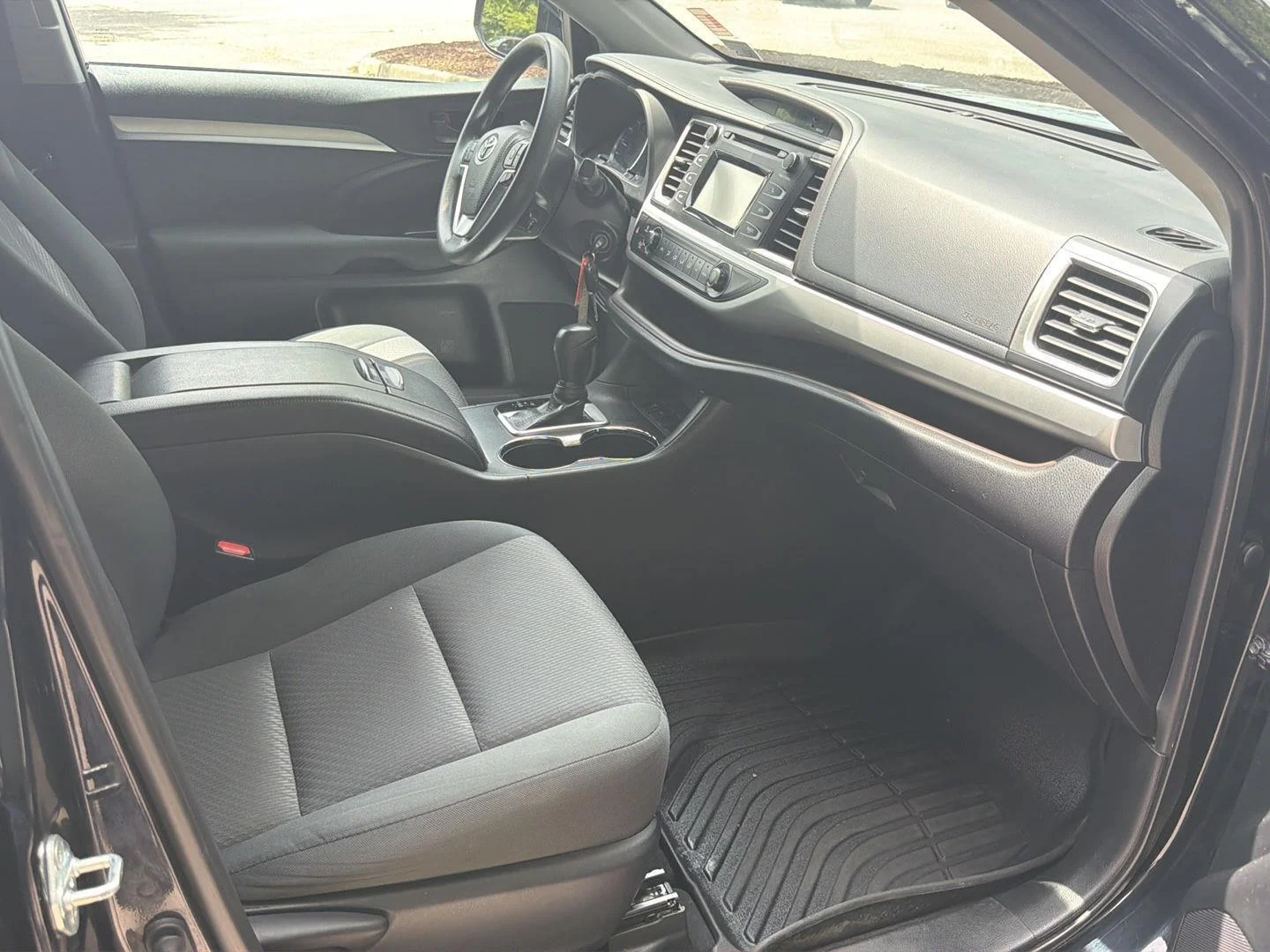 Used 2019  Toyota LE image 15