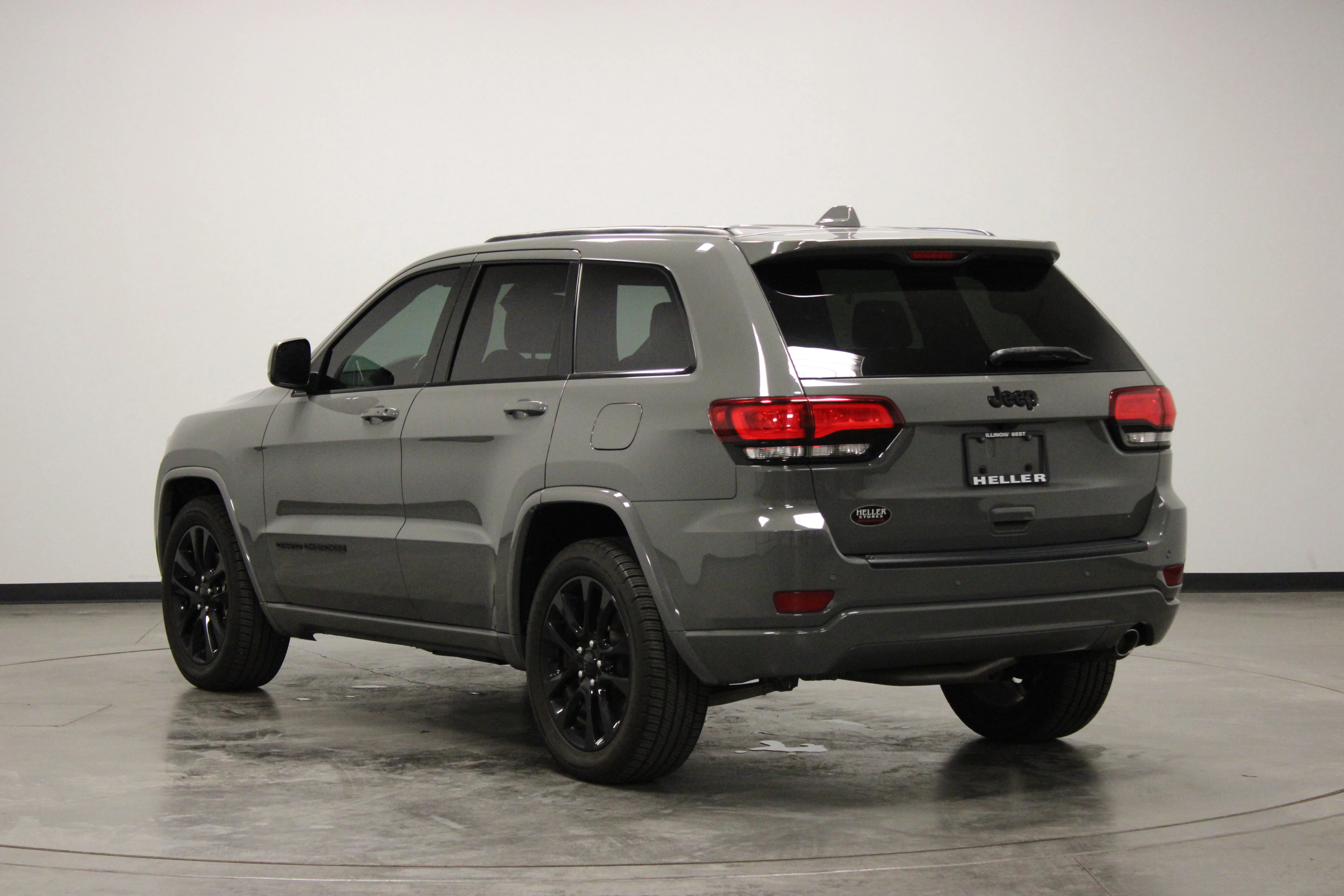 Used 2020 Sting-Gray Clearcoat Jeep Altitude image 6