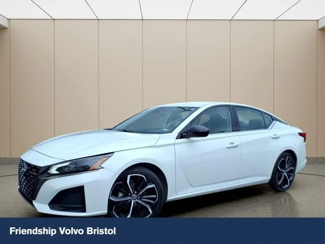 Used 2024 White Nissan 2.5 SR image 1