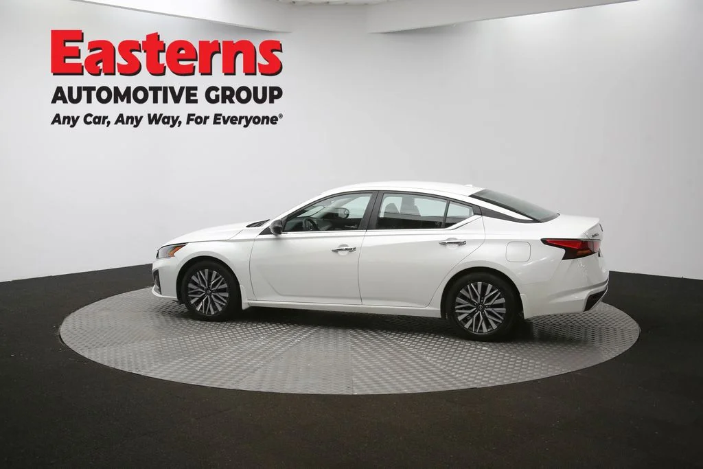 Used 2024 White Nissan 2.5 SV image 60