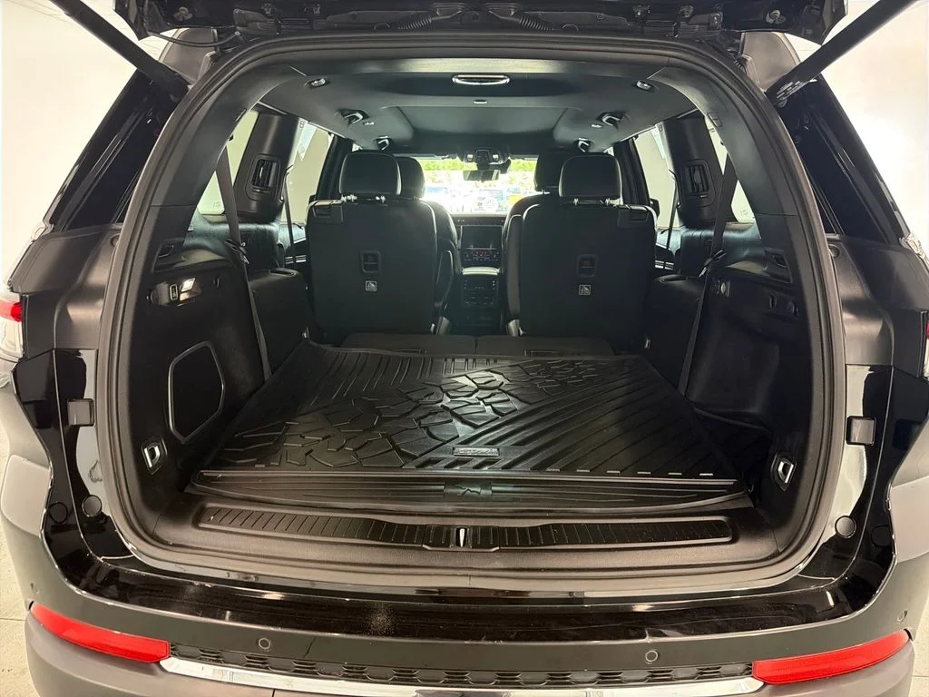 Used 2024 Black Jeep Limited image 9