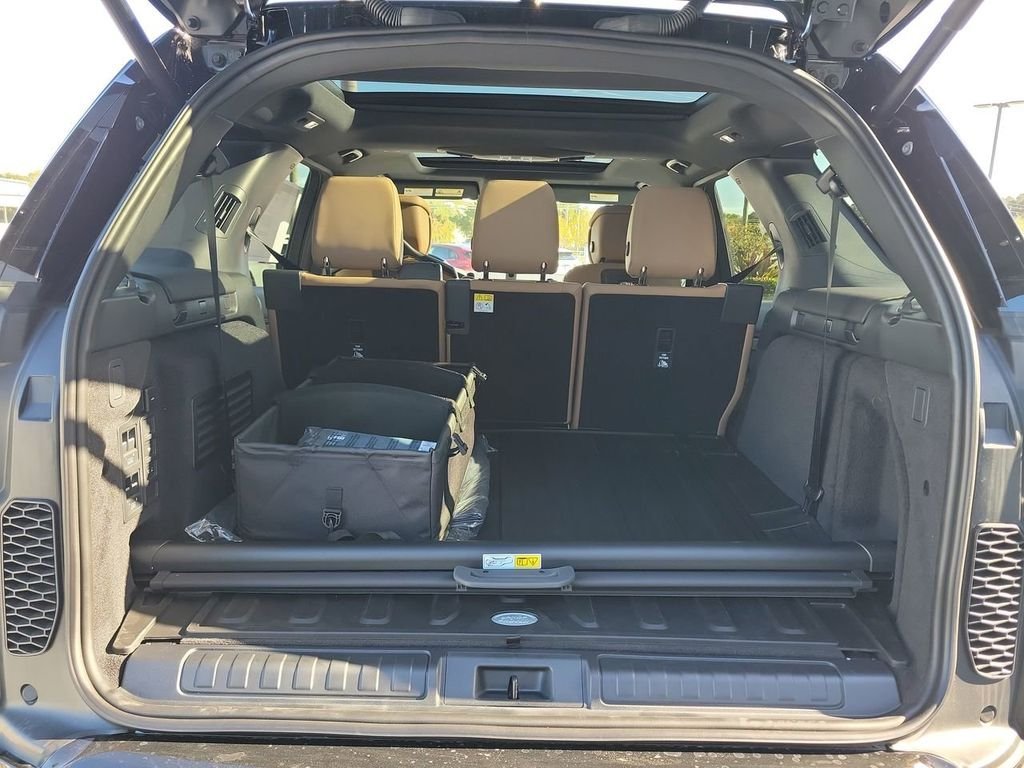 New 2026 Santorini Black LAND ROVER Gemini Edition image 11
