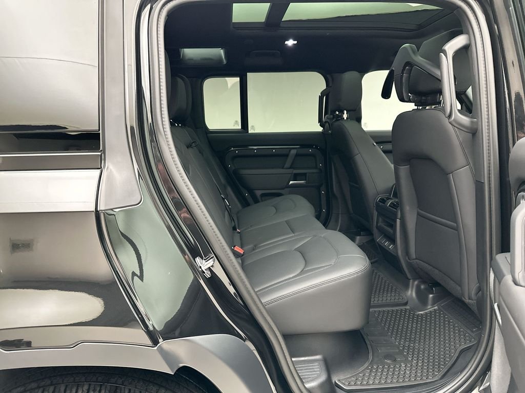 New 2026 Santorini Black Land Rover S image 7