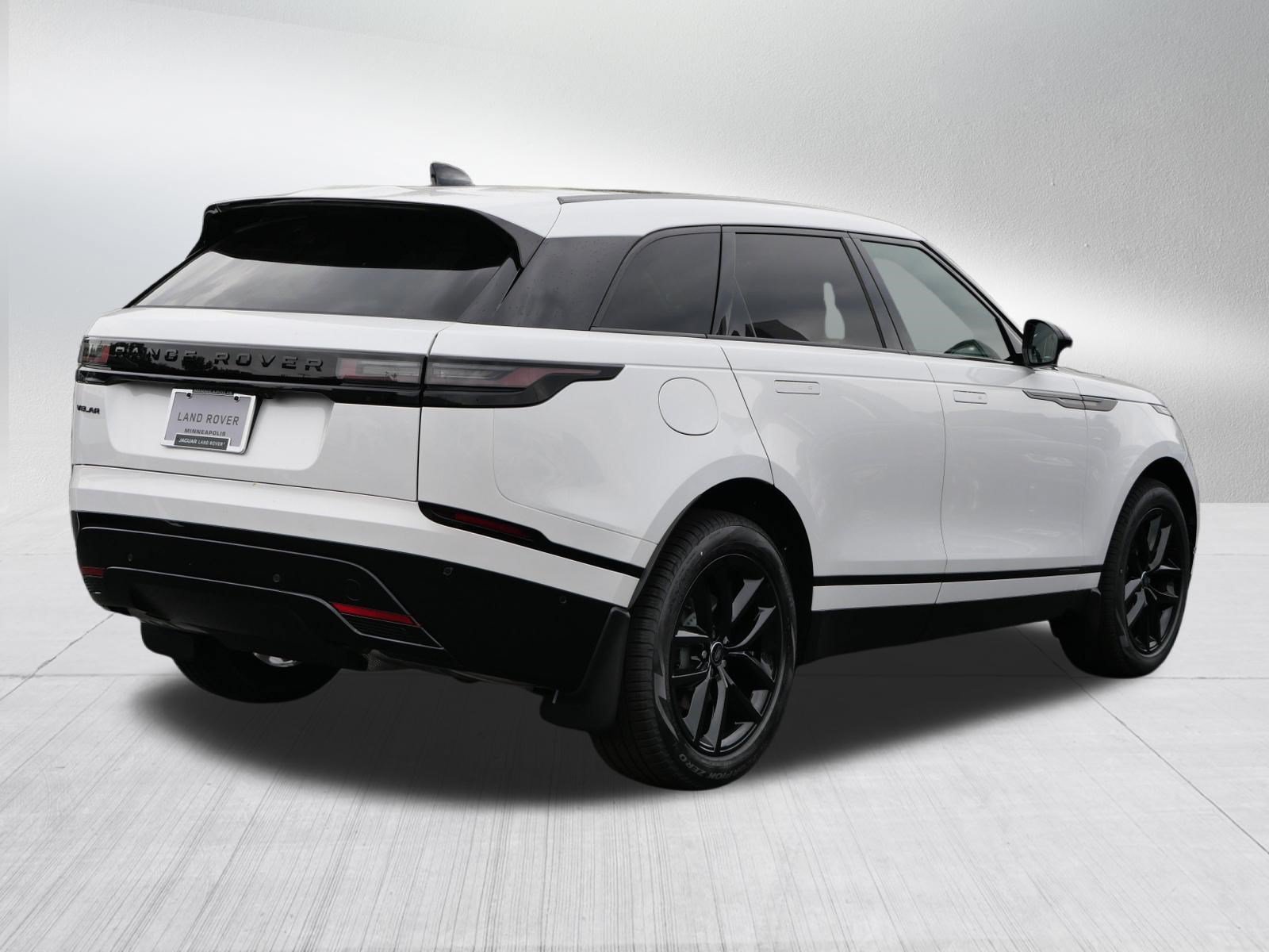 New 2026 Ostuni Pearl White LAND ROVER  image 2