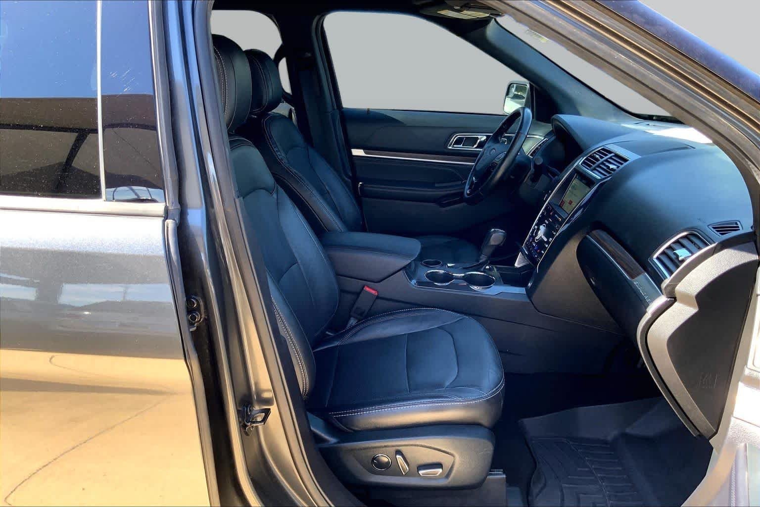 Used 2018 Magnetic Metallic Ford Limited image 9