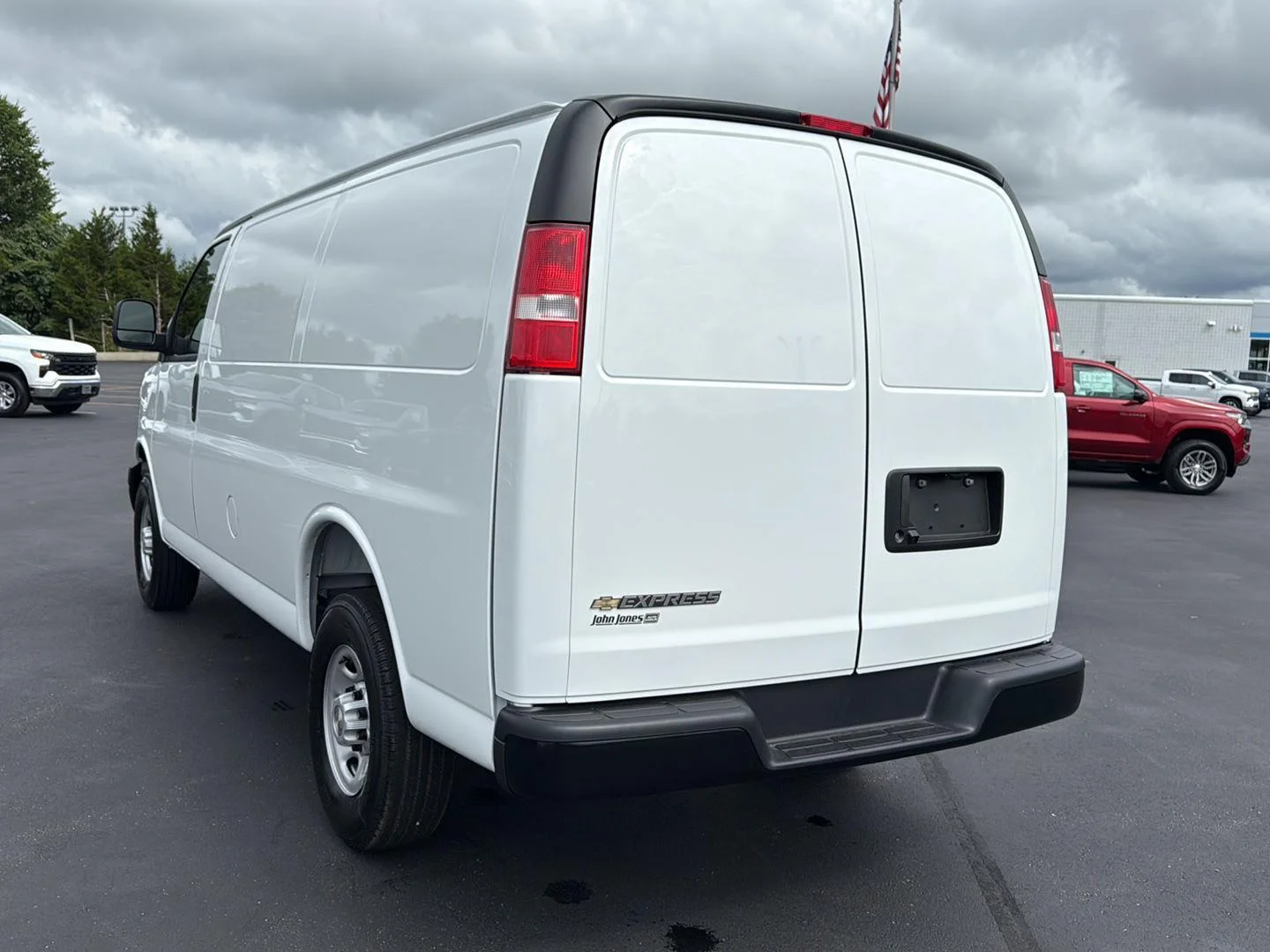 2025 Chevrolet Express Cargo Work Van - Photo 6