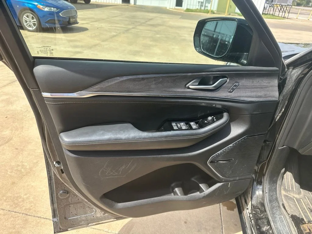 Used 2023 Black Jeep Overland image 6
