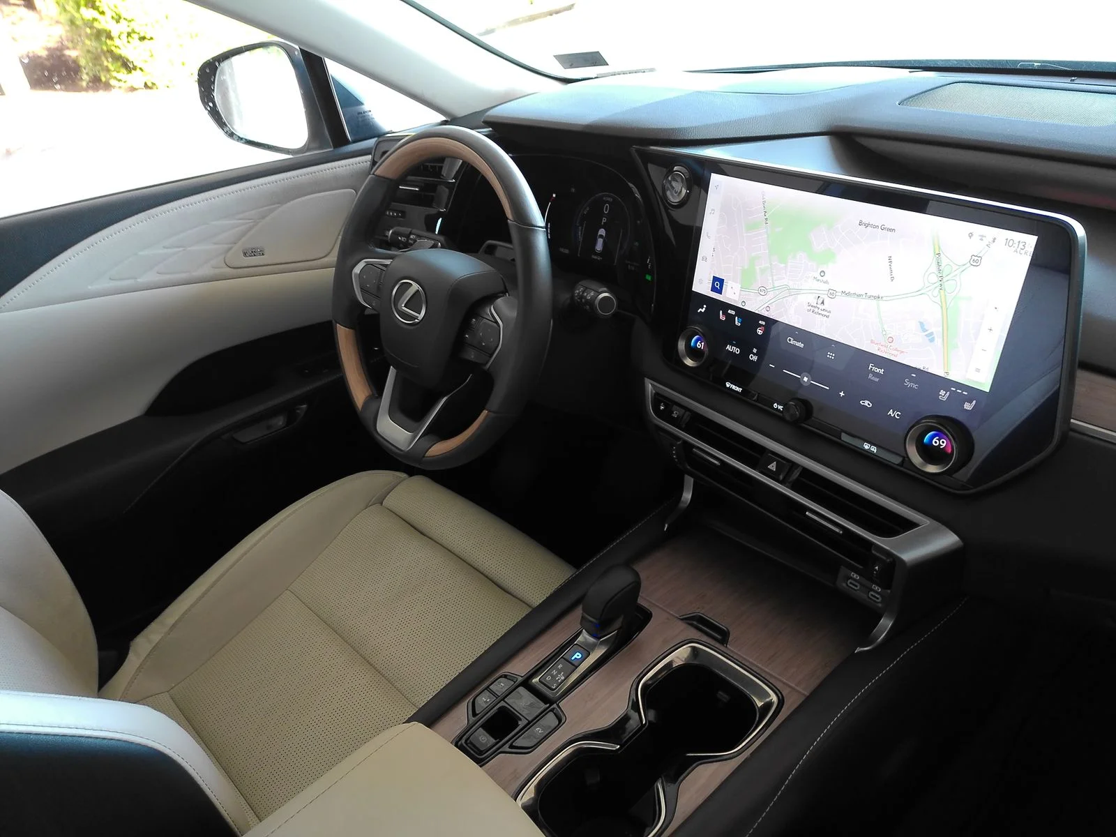 Used 2024 Silver Lexus 350h Luxury image 28