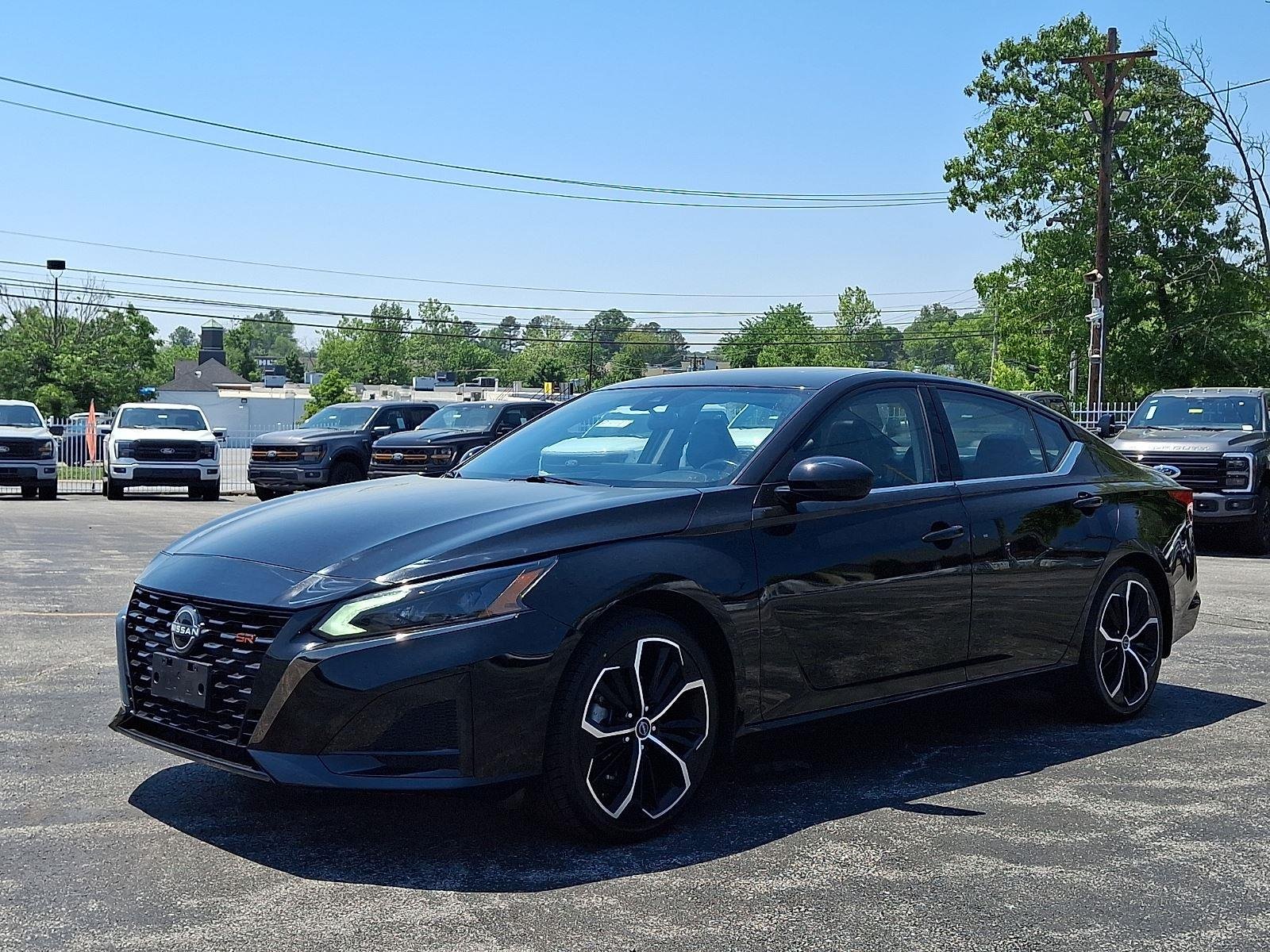 Used 2024 Black Nissan 2.5 SR image 3