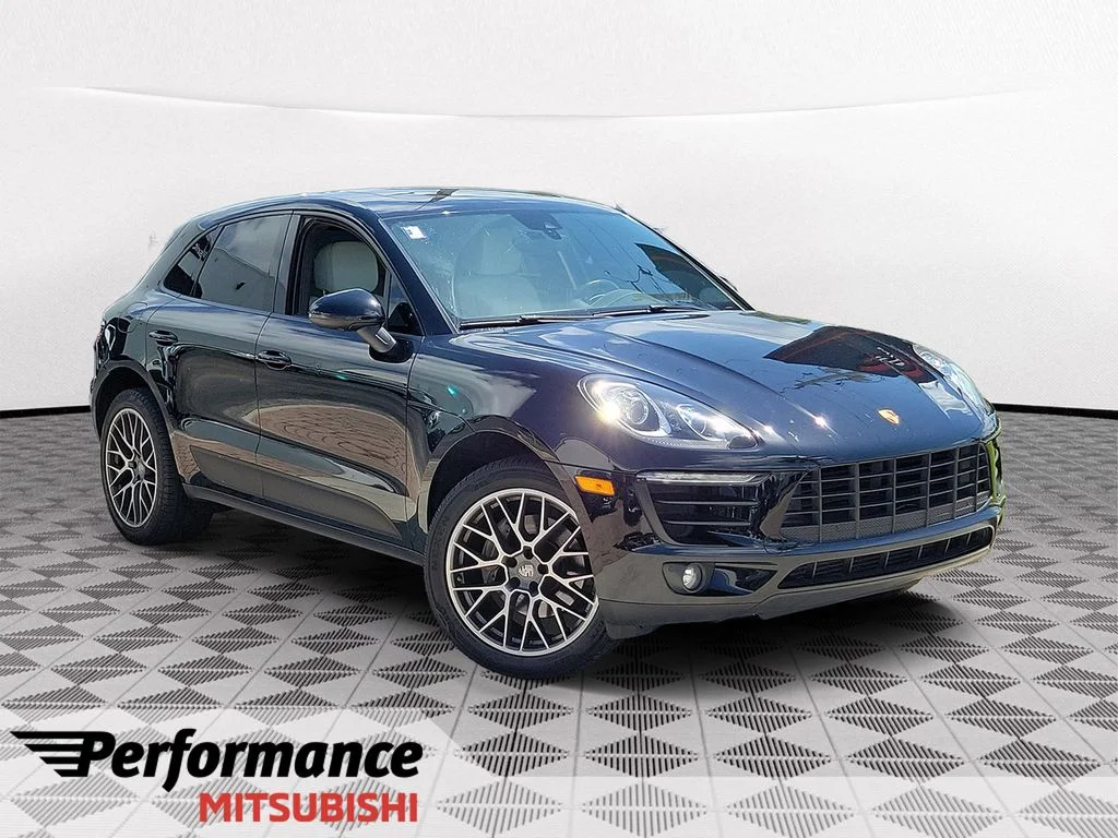 2017 Porsche Macan -'s photo