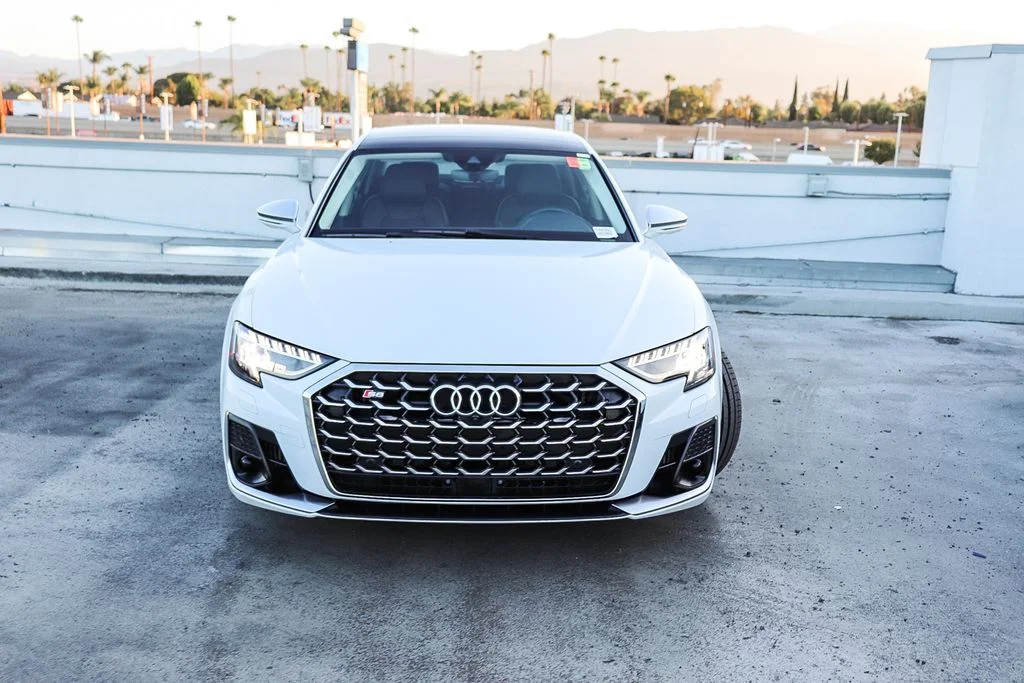 Used 2022  Audi 4.0T image 3