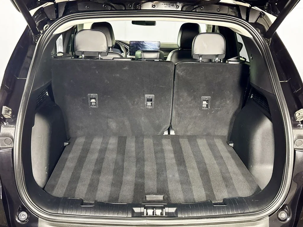 Used 2025 Black Ford Platinum image 21