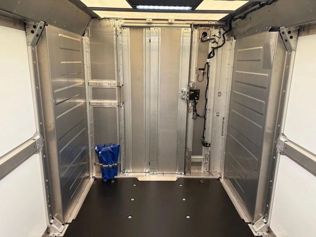 Used 2024 Oyster White BrightDrop EJY image 19