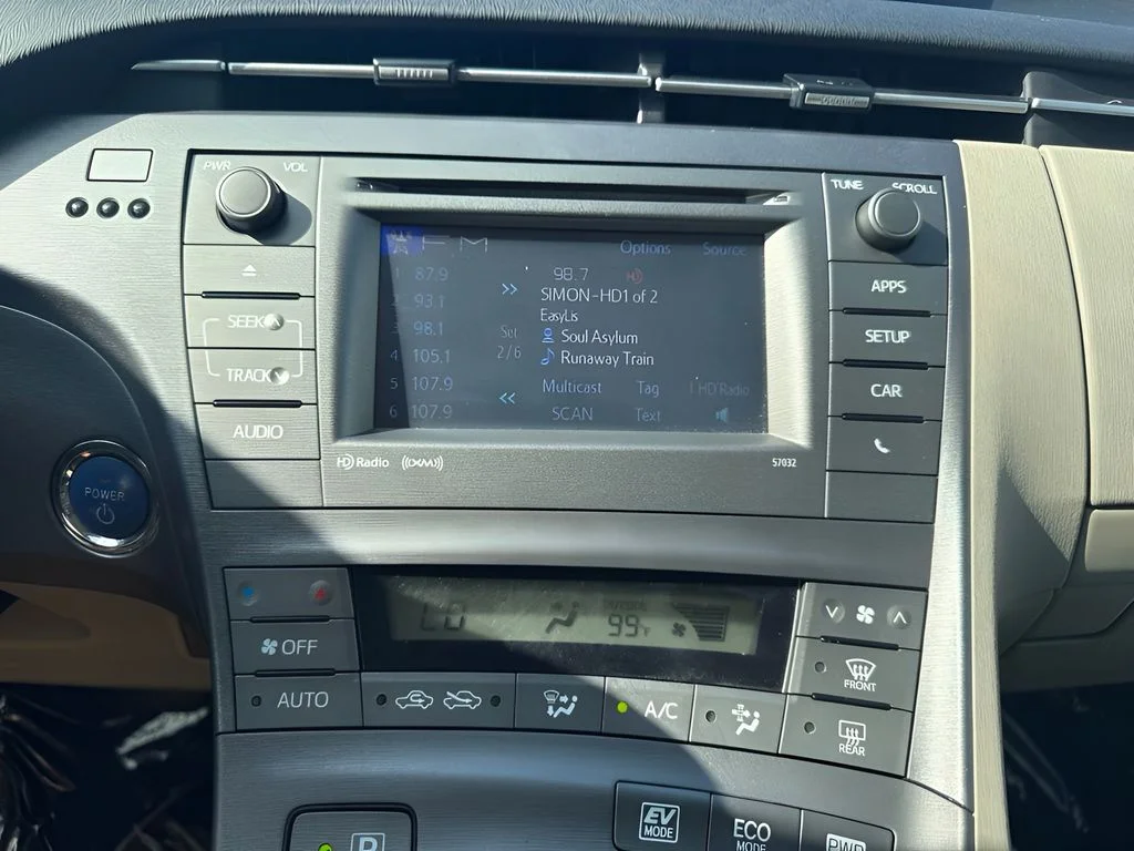 Used 2013 Beige Toyota Three image 14
