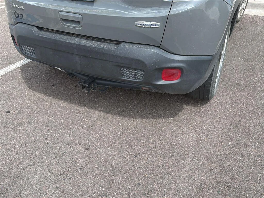 Used 2020 Sting-Gray Clearcoat Jeep Latitude image 8