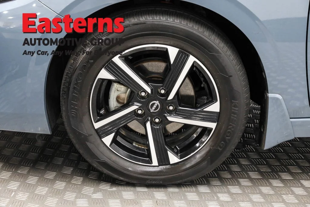 Used 2024 Gray Nissan SV image 31