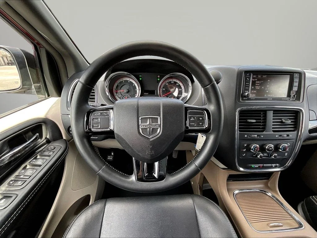 Used 2019 Red Dodge SXT image 10