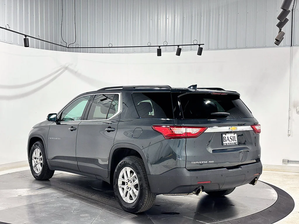 Used 2020 GRAPHITE METALLIC Chevrolet LT Leather image 14
