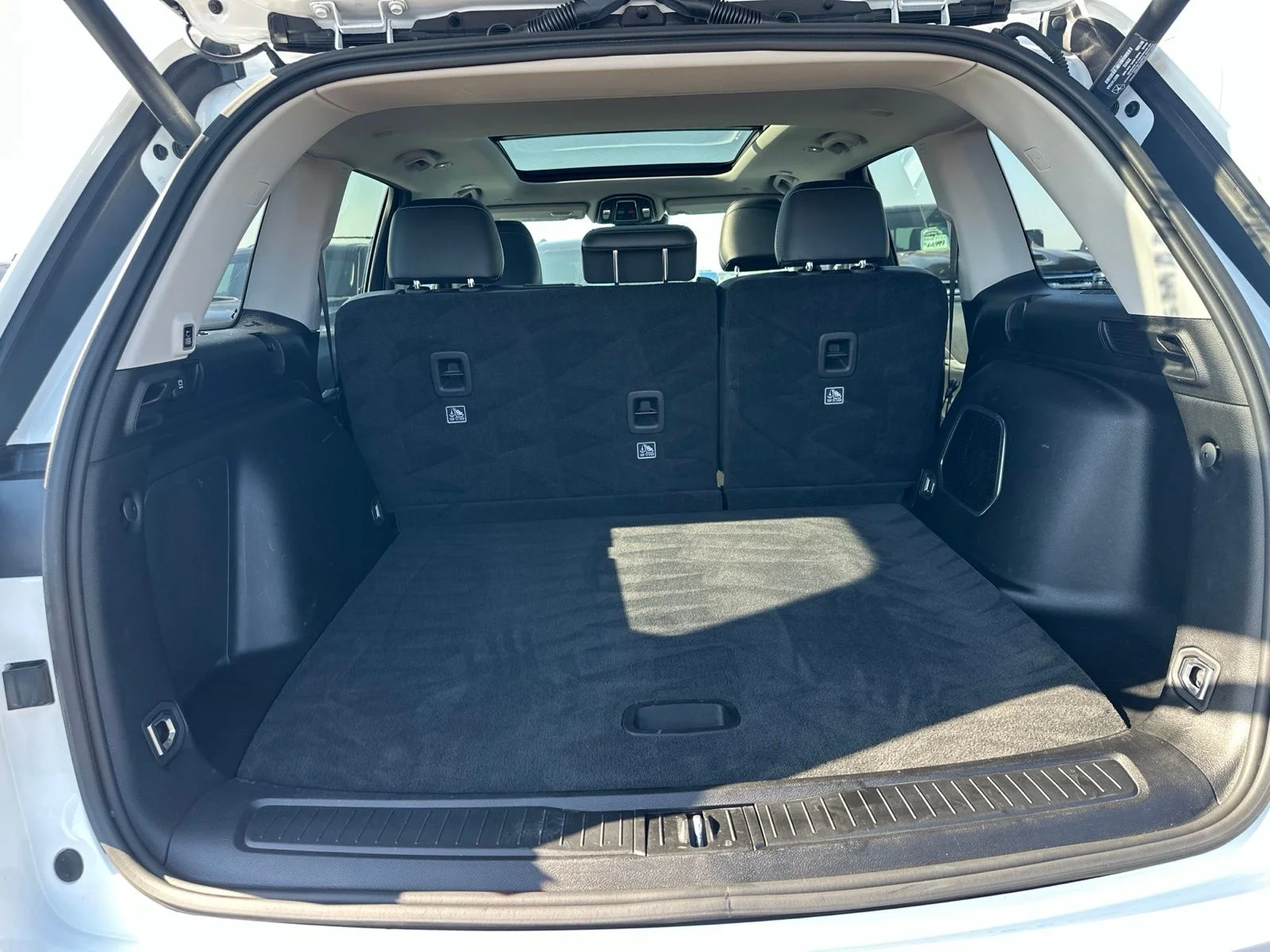 Used 2022 White Jeep 4xe image 28
