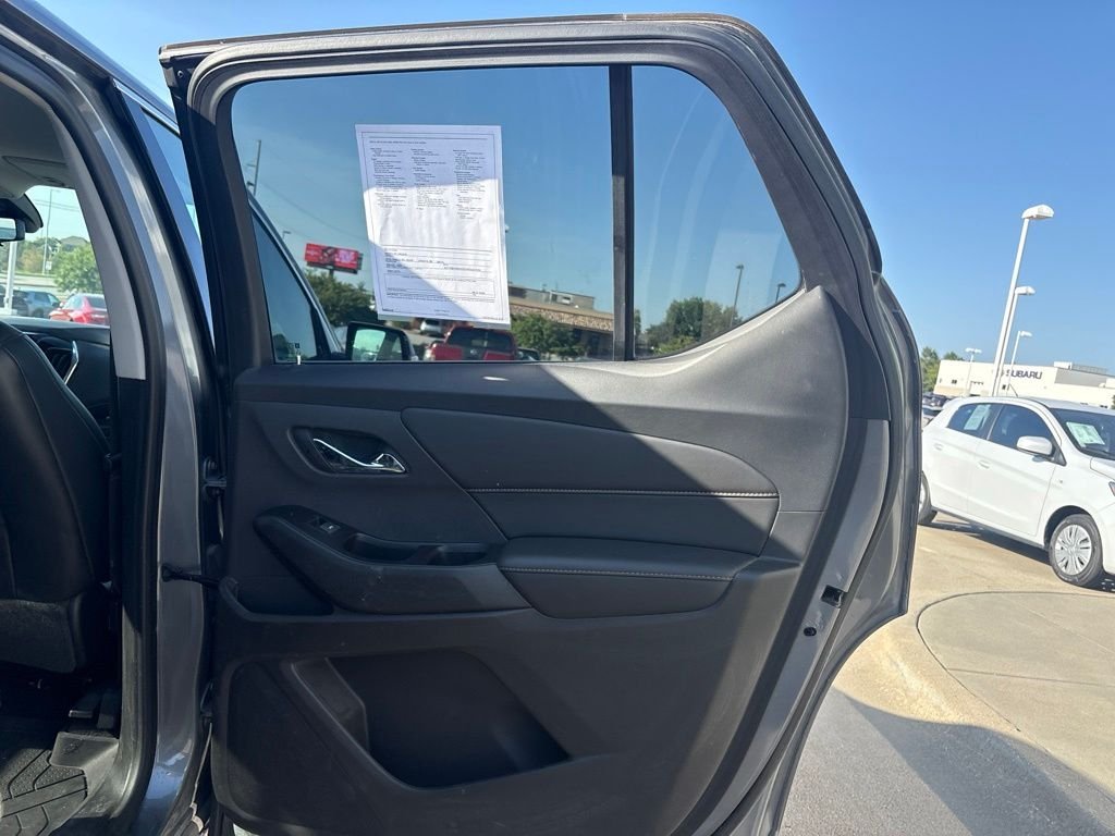 Used 2018 Satin Steel Metallic Chevrolet 3LT image 31