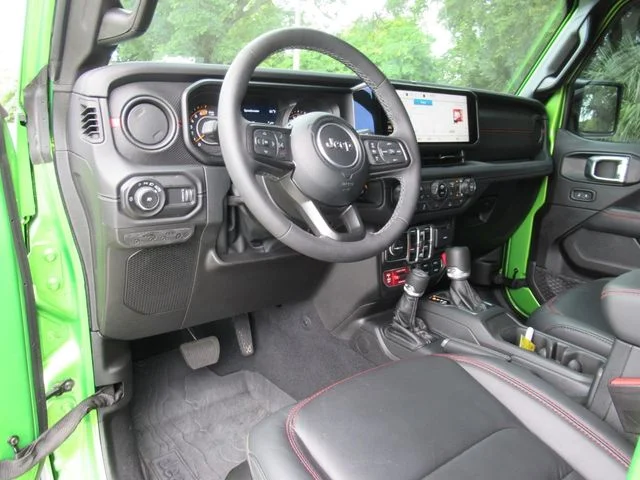 Certified Used 2025  Jeep Rubicon image 19