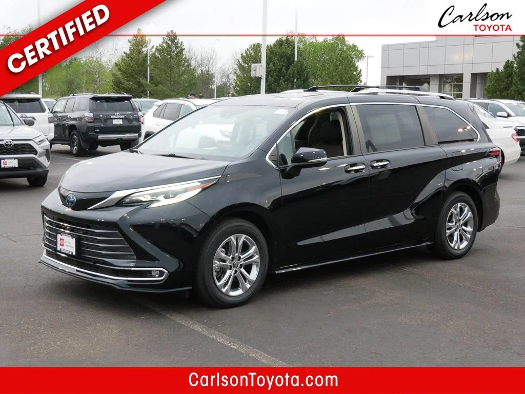 2022 Toyota Sienna Platinum 7-Passenger Hybrid AWD's photo