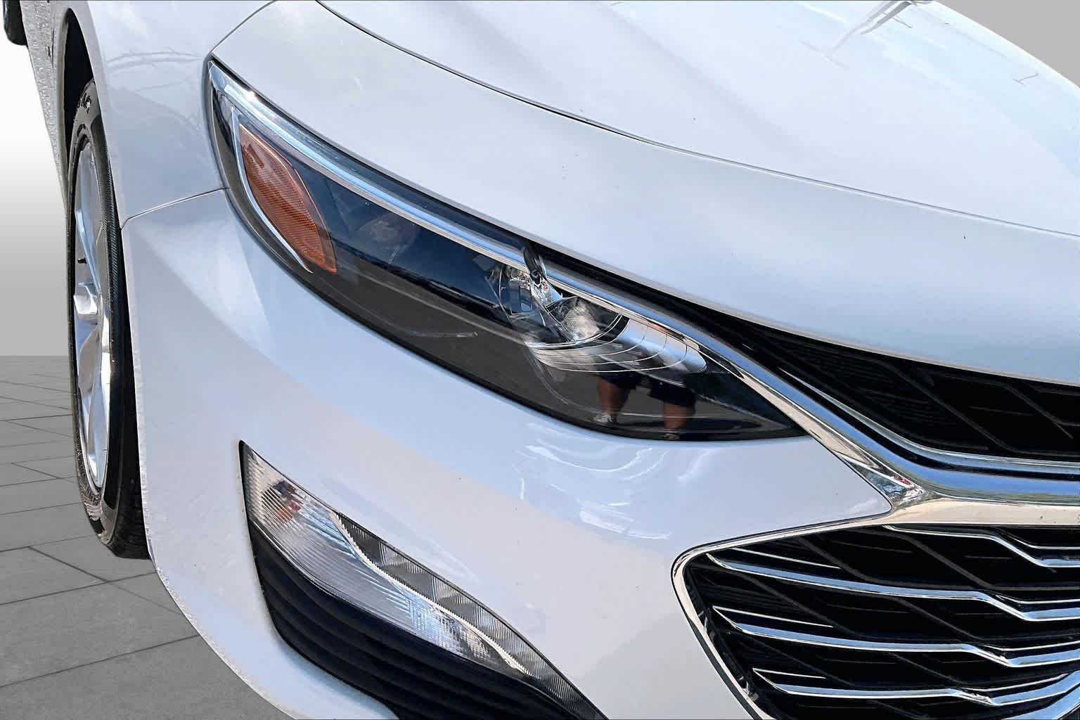 Used 2025 White Chevrolet LT image 26