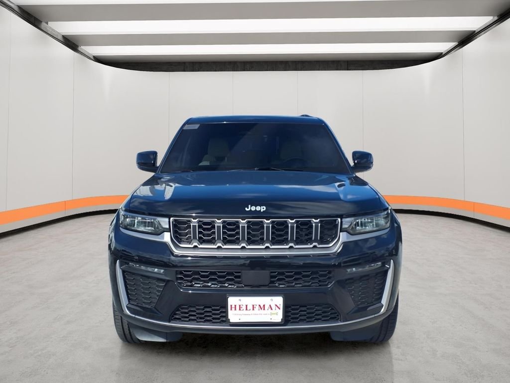 New 2026 Diamond Black Crystal Pearl-Coat Exterior Paint Jeep Limited image 5