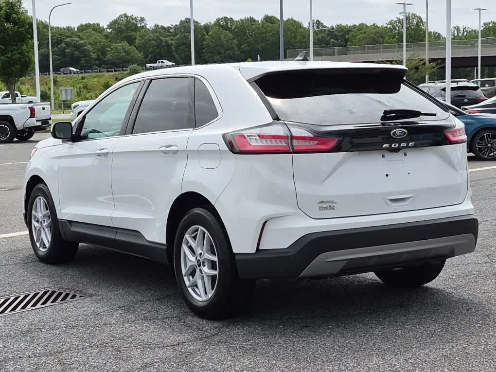 Used 2021 Oxford White Ford SEL image 4