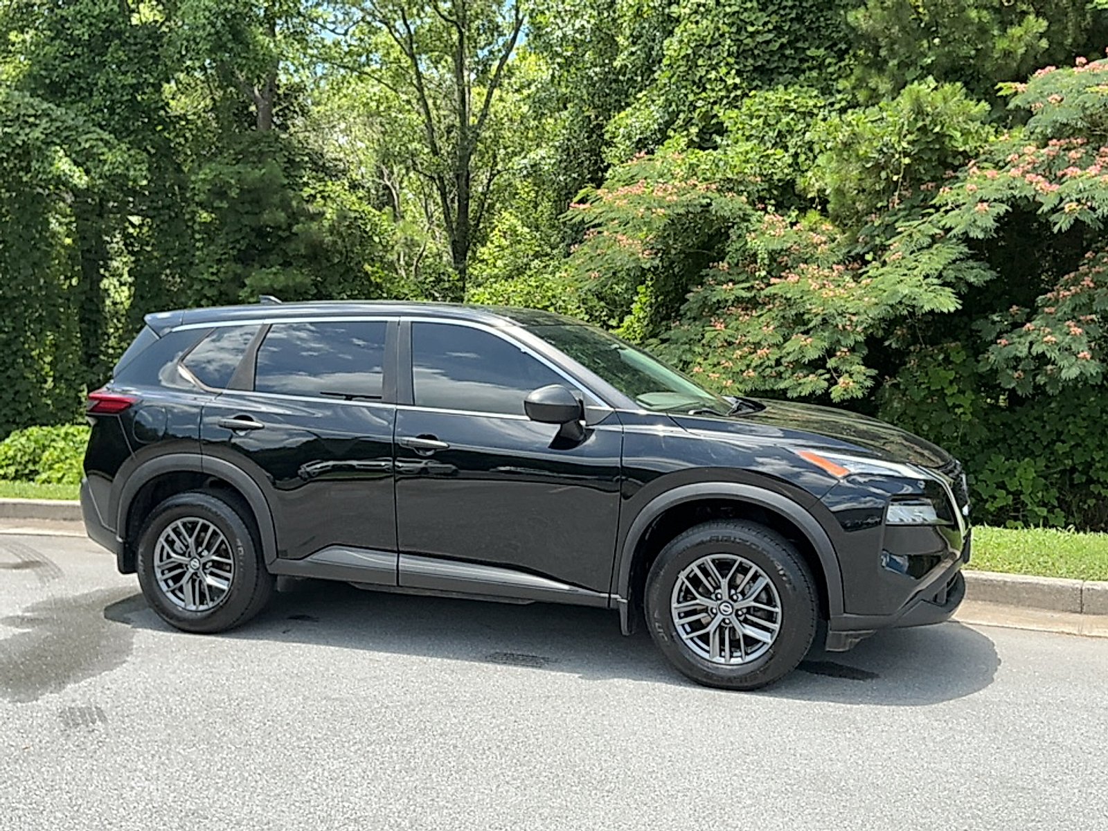 Used 2021 Super Black Nissan S Intelligent AWD image 1