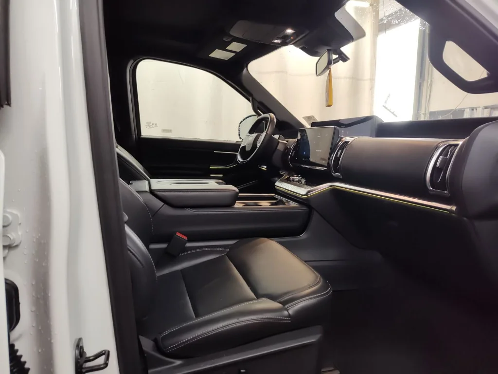 Certified Used 2025 Oxford White Ford Platinum image 8