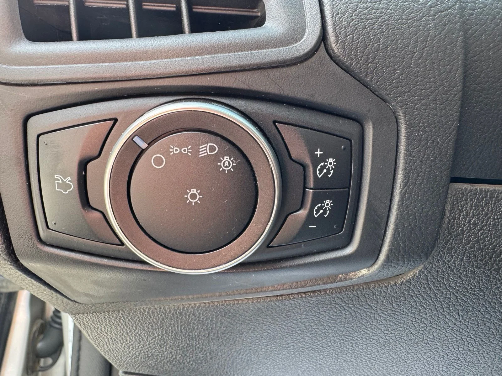 Used 2017 Silver Ford SE image 16
