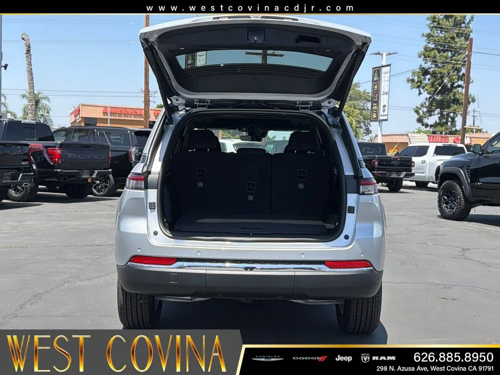 New 2026 Silver Zynith Jeep Laredo X image 15