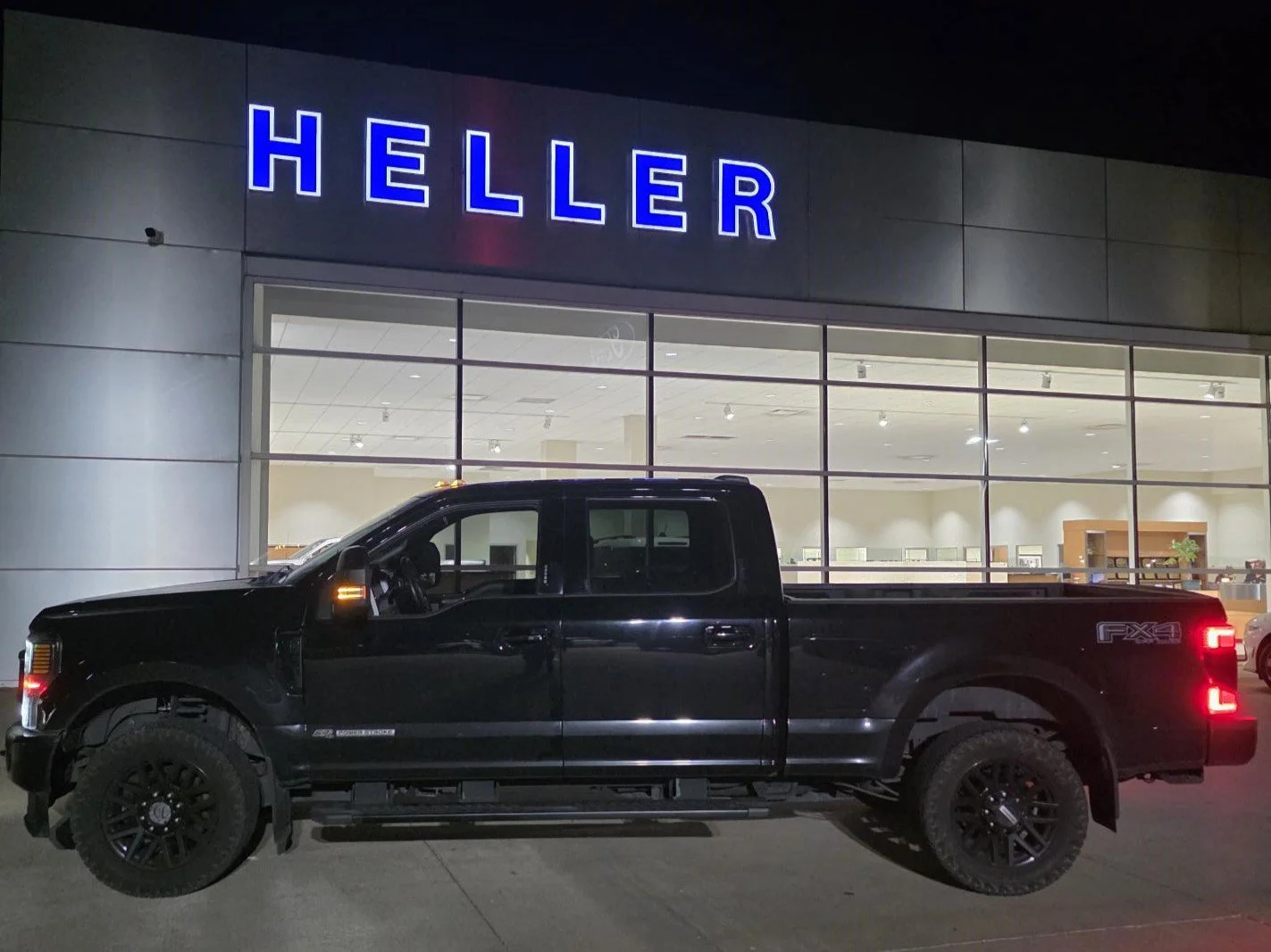 Used 2020 Agate Black Metallic Ford Lariat image 3