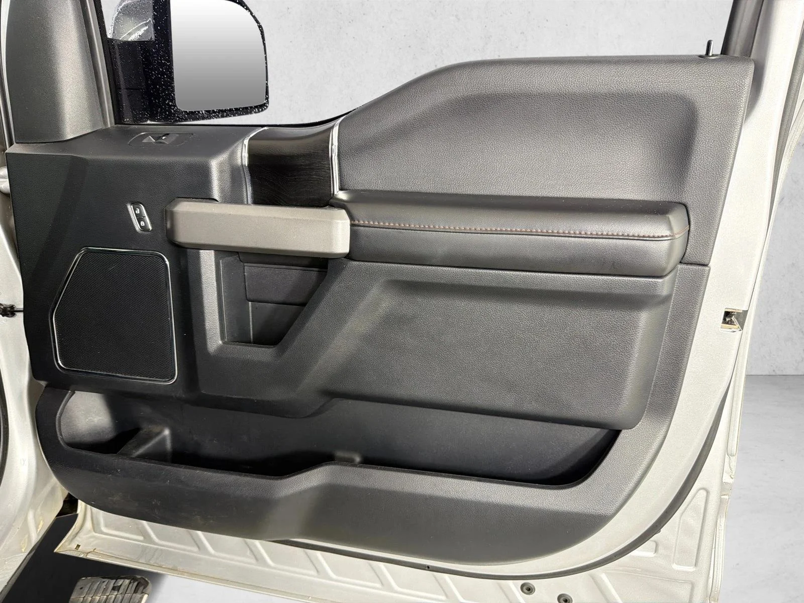Used 2019 White Ford Platinum image 15