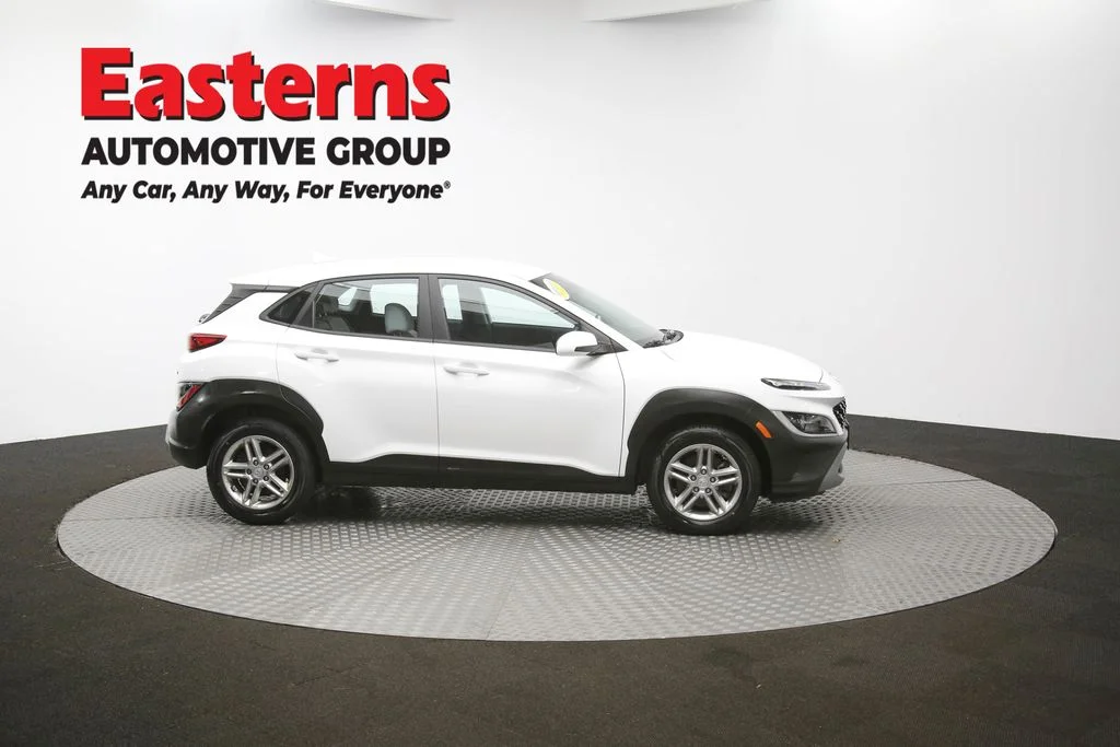 Used 2022 White Hyundai SE image 42