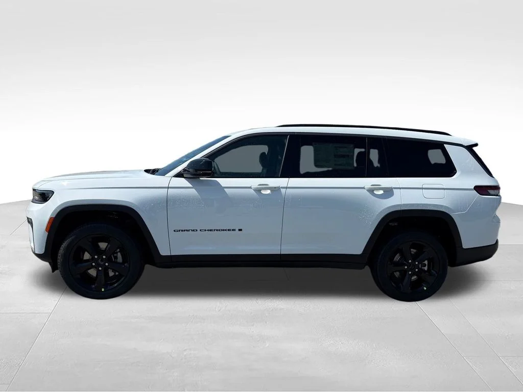 New 2026 Bright White Clear-Coat Exterior Paint Jeep Limited image 2