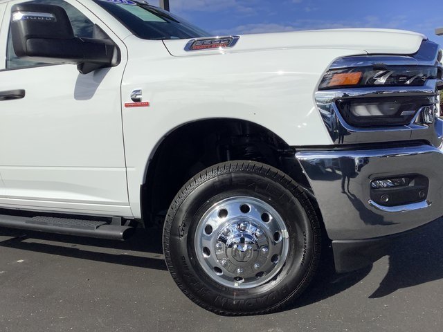 2025 Ram 3500 Tradesman photo 3